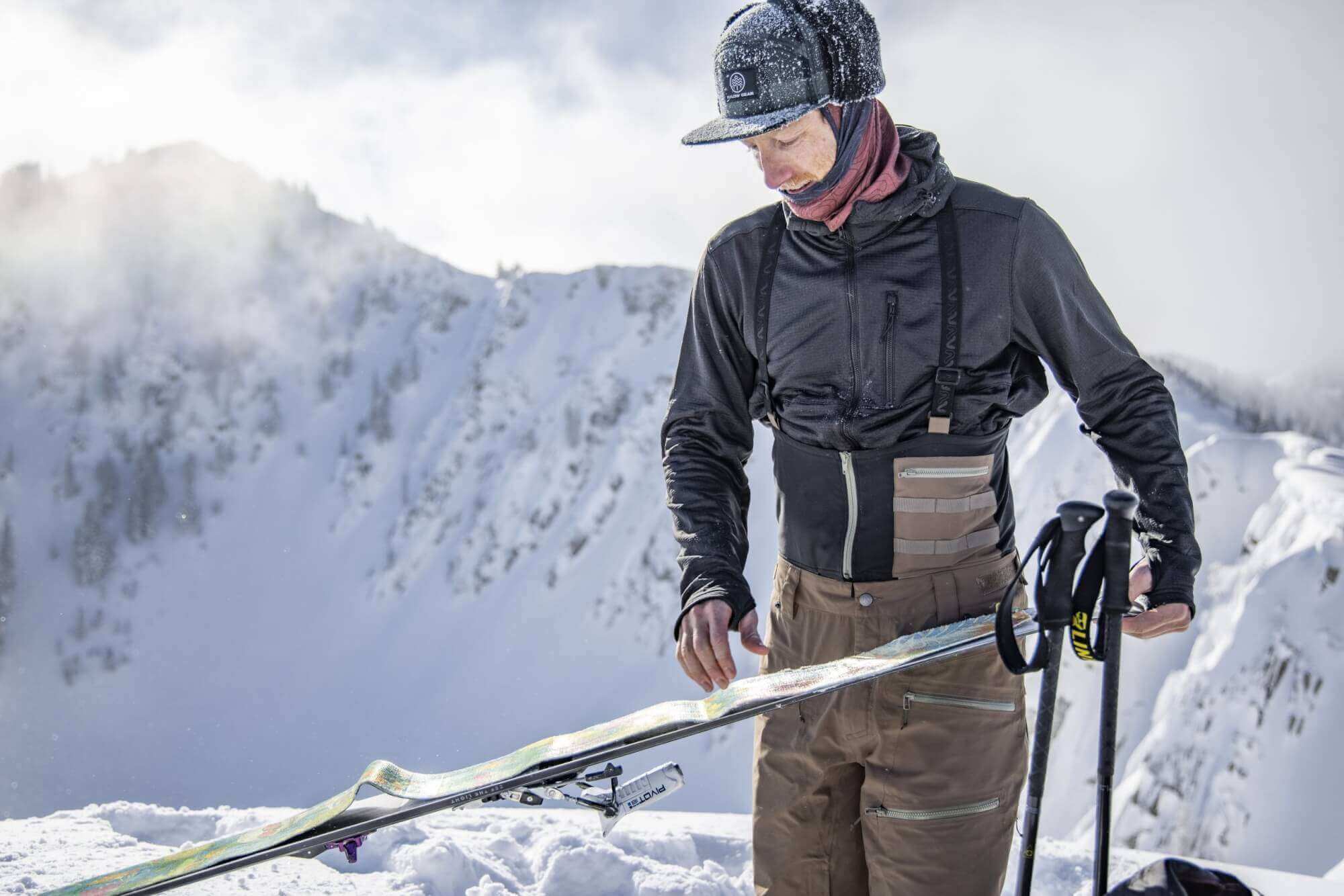 Jay_Dash_Photography_IMG_0311 Skier putting on ski skins